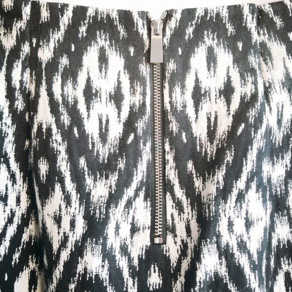 VINCE CAMUTO Ikat Print Skirt Size 6 (EUC) - Picture 4 of 4